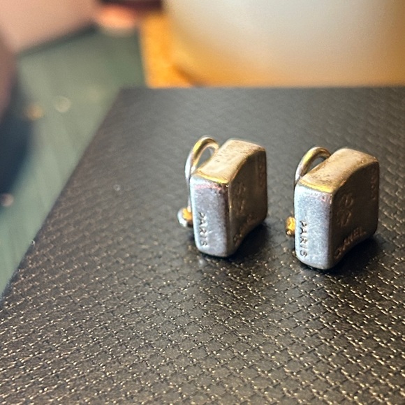 282. 🍀Vintage CHANEL Silver Square Clover Clip on Earrings - Picture 8 of 9